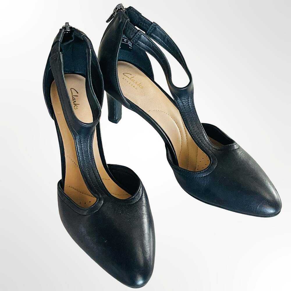 Clarks Artisan Black Leather T-Strap Kitten Heel Pumps